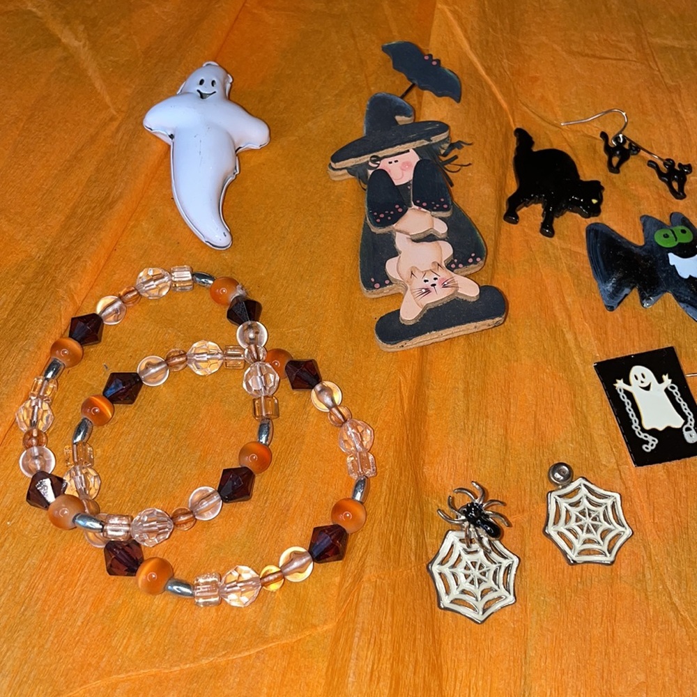 Halloween jewelry and miscellaneous items